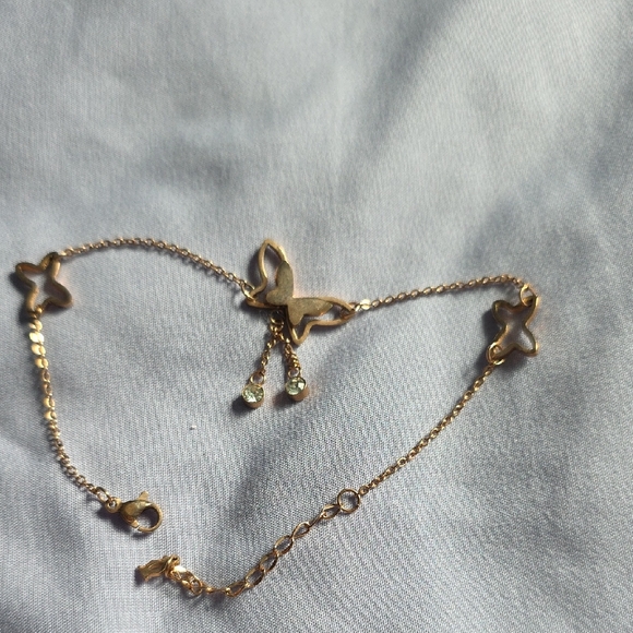 Jewelry - Elegant Gold Butterfly Bracelet